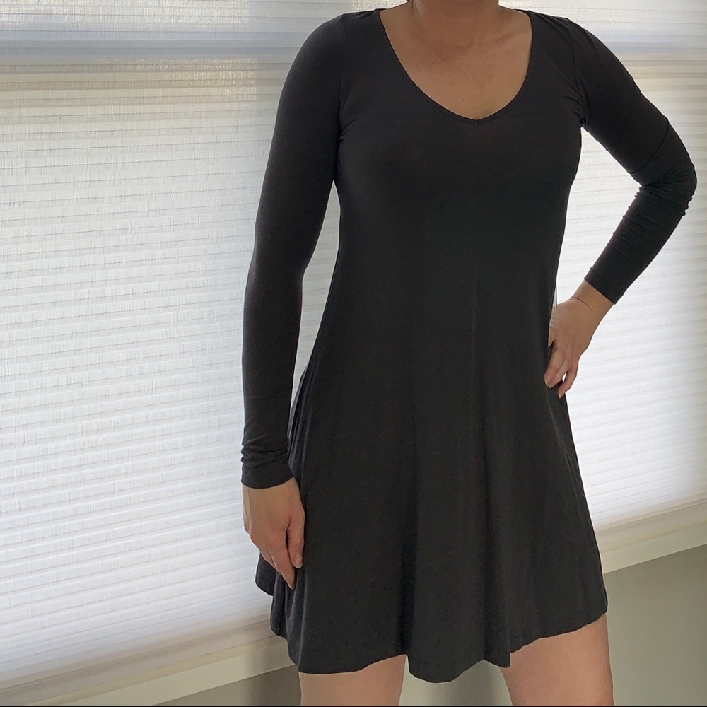 NWT gray long sleeve cotton v-neck t-shirt dress